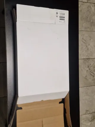 Caja PlayStation 4 500GB Jet Black con manuales