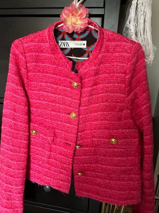 Chaqueta corta estilo Chanel rosa