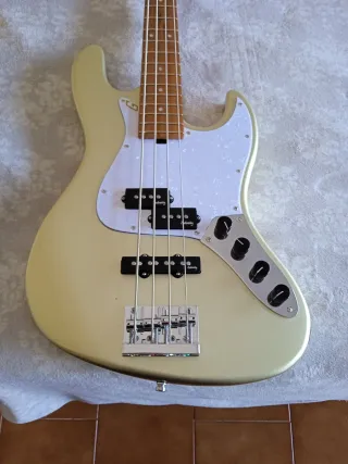 Bajo Sadowsky hybrid