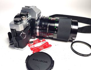 Olympus OM-10 con SOLIGOR DUALFOCAL f=85+135mm/1:4