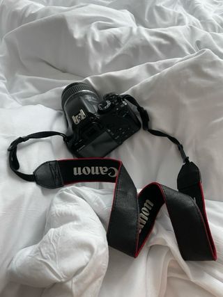 Cámara Canon EOS 450D + Objetivo 18-55mm
