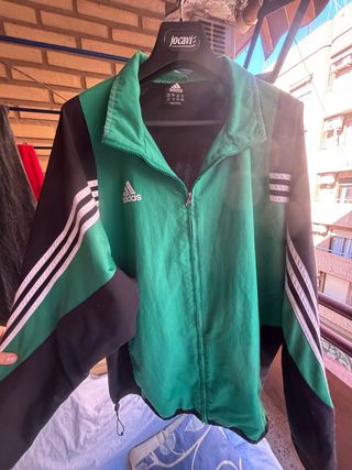 Chaqueta deportiva Adidas verde y negra