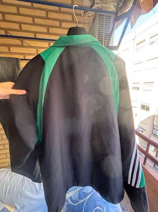 Chaqueta deportiva Adidas verde y negra