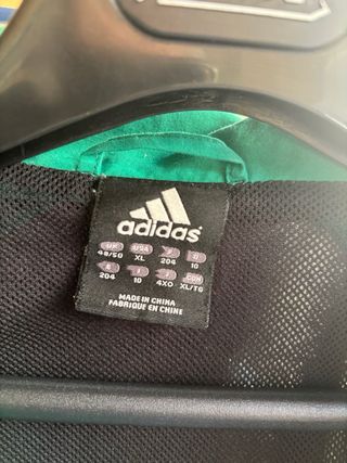 Chaqueta deportiva Adidas verde y negra