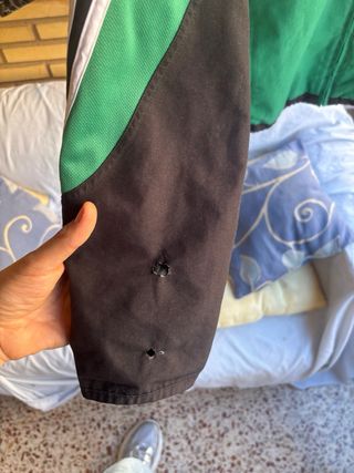 Chaqueta deportiva Adidas verde y negra