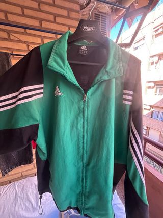 Chaqueta deportiva Adidas verde y negra