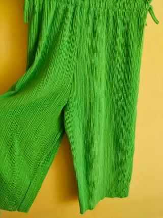 Mono largo plisado, pantalón ancho.