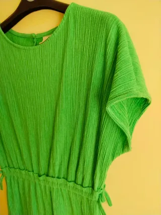 Mono largo plisado, pantalón ancho.