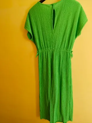 Mono largo plisado, pantalón ancho.