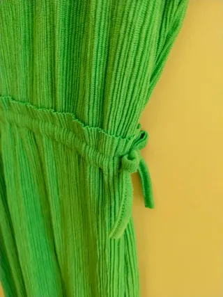 Mono largo plisado, pantalón ancho.