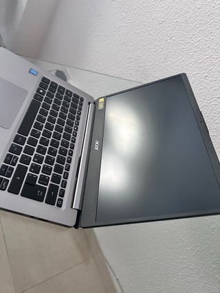 Portátil Acer Swift SF114-32 Plata como nuevo