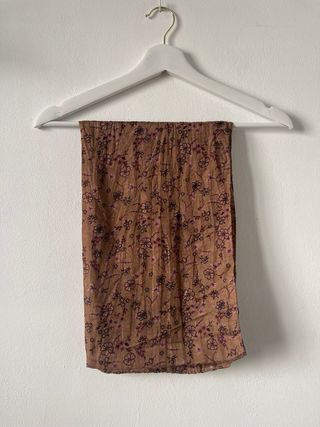 Pañuelo marrón estampado flores