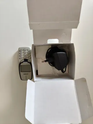 Cellulare Nokia 3210 con scatola