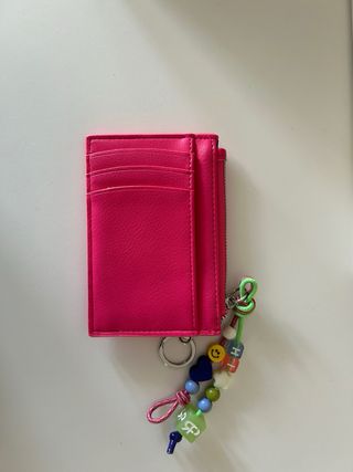 Tarjetero monedero rosa con llavero
