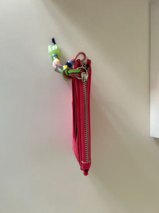 Tarjetero monedero rosa con llavero