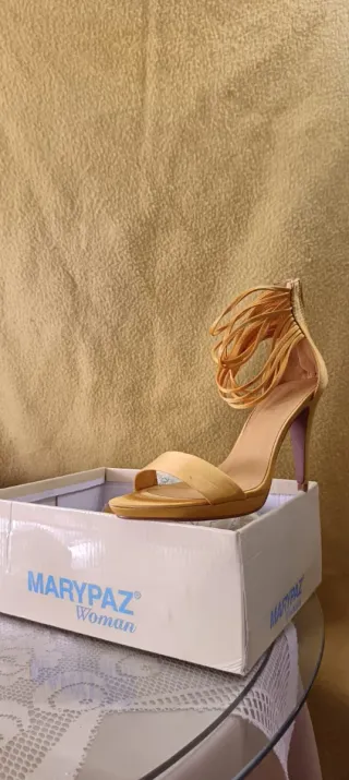 Sandalias tacón Marypaz amarillas