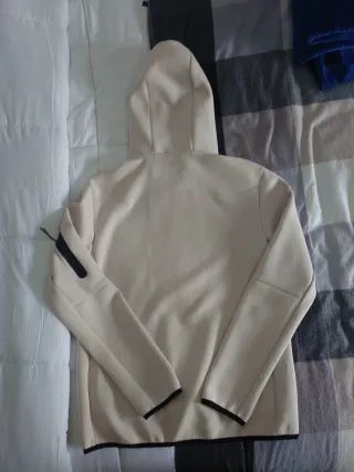 Sudadera beige con capucha