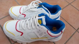 Sneakers