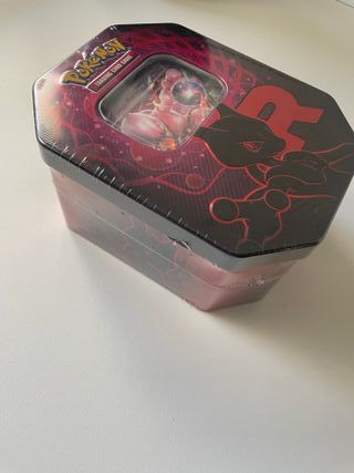 Caja metálica Mewtwo Pokémon TCG Sellada ingles