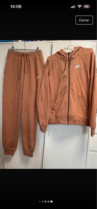 Chaqueta Nike con cremallera y capucha