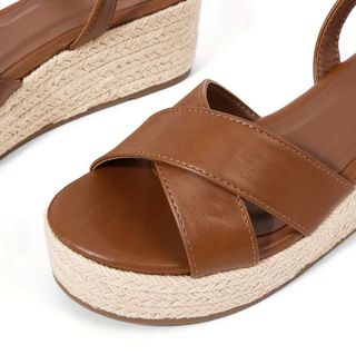 Sandalias marrones nuevas cuña