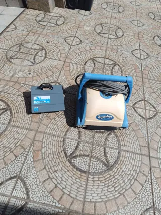 Robot Limpiafondos Piscina Aquabot