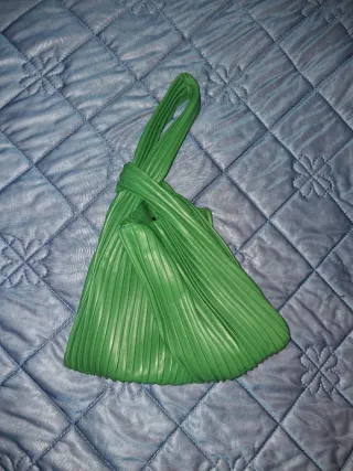 Bolso de mano verde para eventos