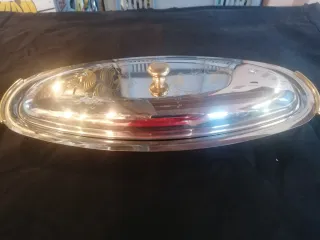 Vassoio da portata pesce con decorazioni