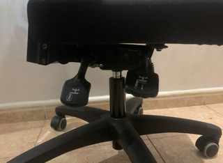 Silla de oficina ergonómica negra