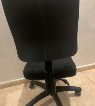 Silla de oficina ergonómica negra