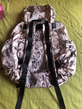 Mochila estampado serpiente