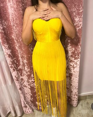 Vestido amarillo largo flecos