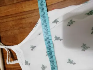 Vestido Zara blanco con estampado floral