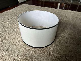 Tulipa lámpara blanca con ribetes negros