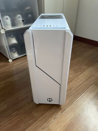 PC ordenador sobremesa blanco