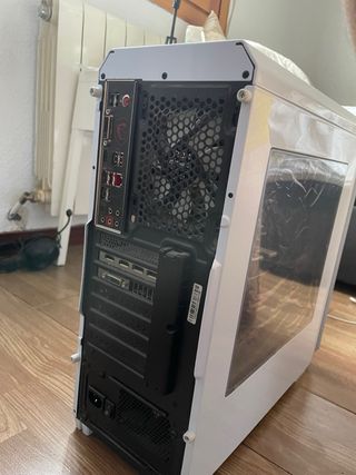 PC ordenador sobremesa blanco