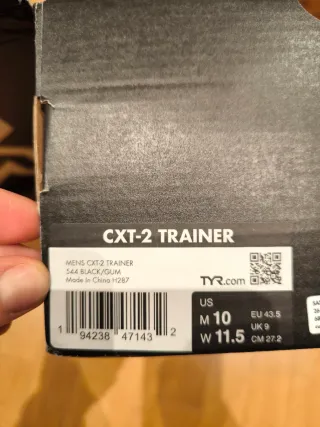 Zapatillas deportivas TYR negras y marrones