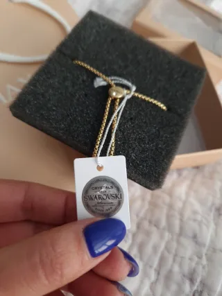 Pulsera Max&Co dorada con detalle rosa