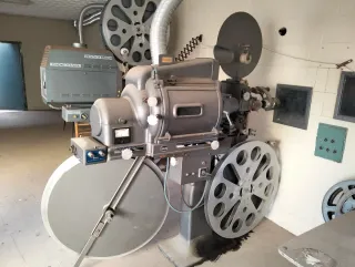 Proyector de Cine Antiguo Cinemeccanica