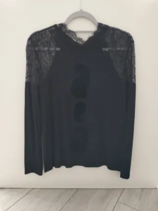 Camiseta negra encaje