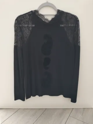 Camiseta negra encaje