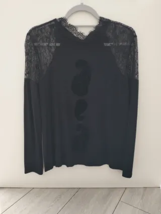 Camiseta negra encaje