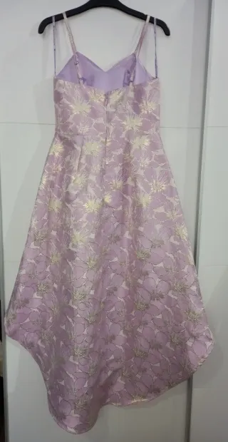 Vestido Chi Chi London floral morado y dorado