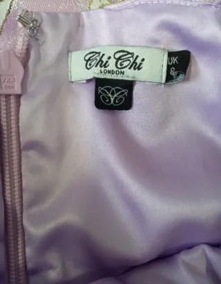 Vestido Chi Chi London floral morado y dorado