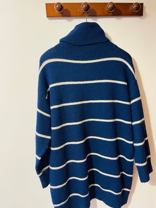 Jersey oversize de cuello alto a rayas