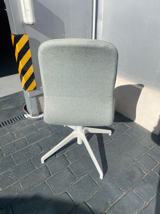 Silla de tela gris