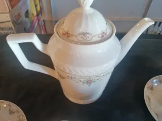 Servizio completo da tè in porcellana