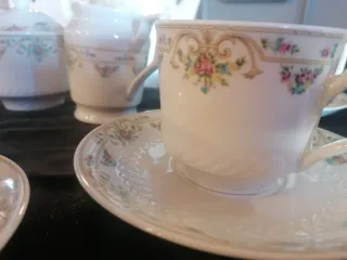 Servizio completo da tè in porcellana