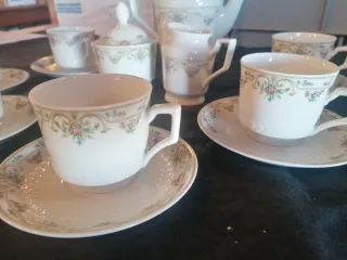 Servizio completo da tè in porcellana