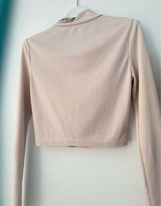 Top beige de manga larga con cremallera